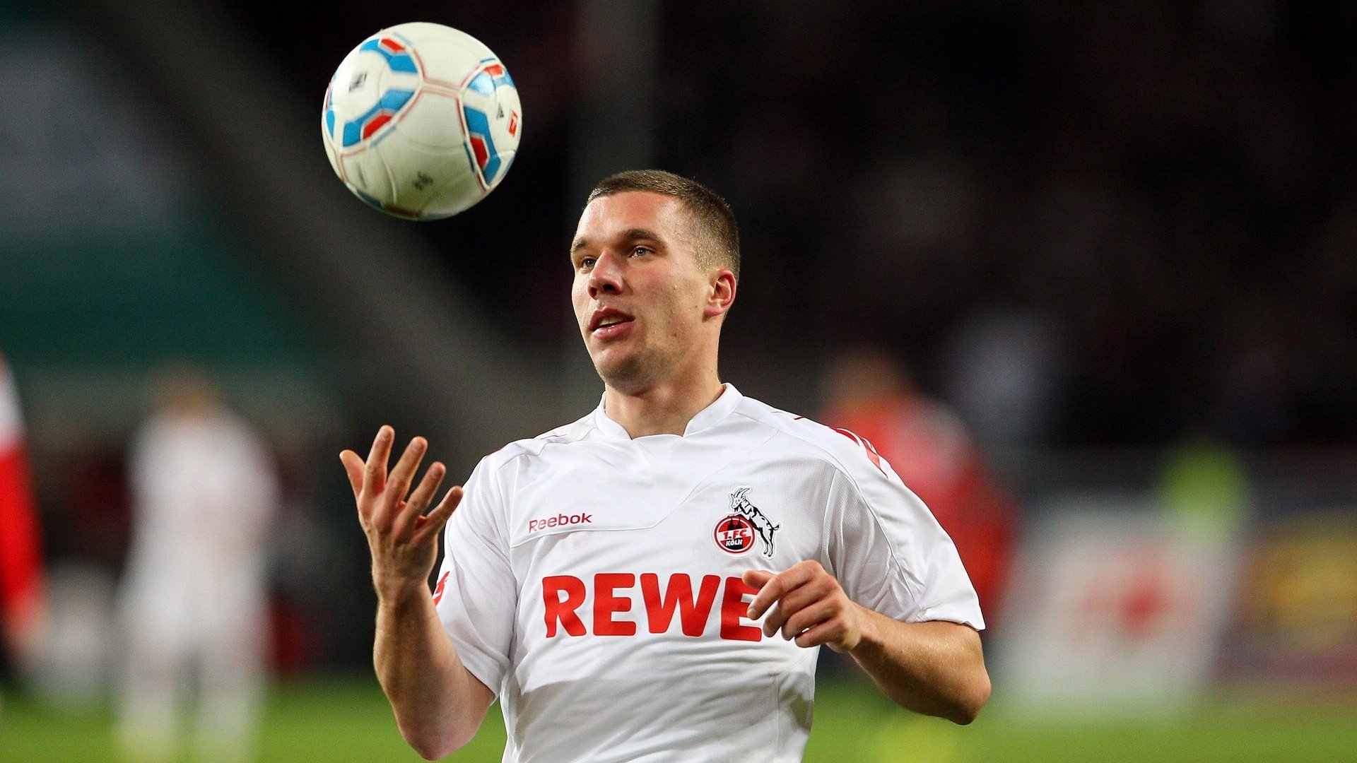 拜仁对阵几内亚，苏亚雷斯如何以无形之手主宰比赛？自媒体深度解析